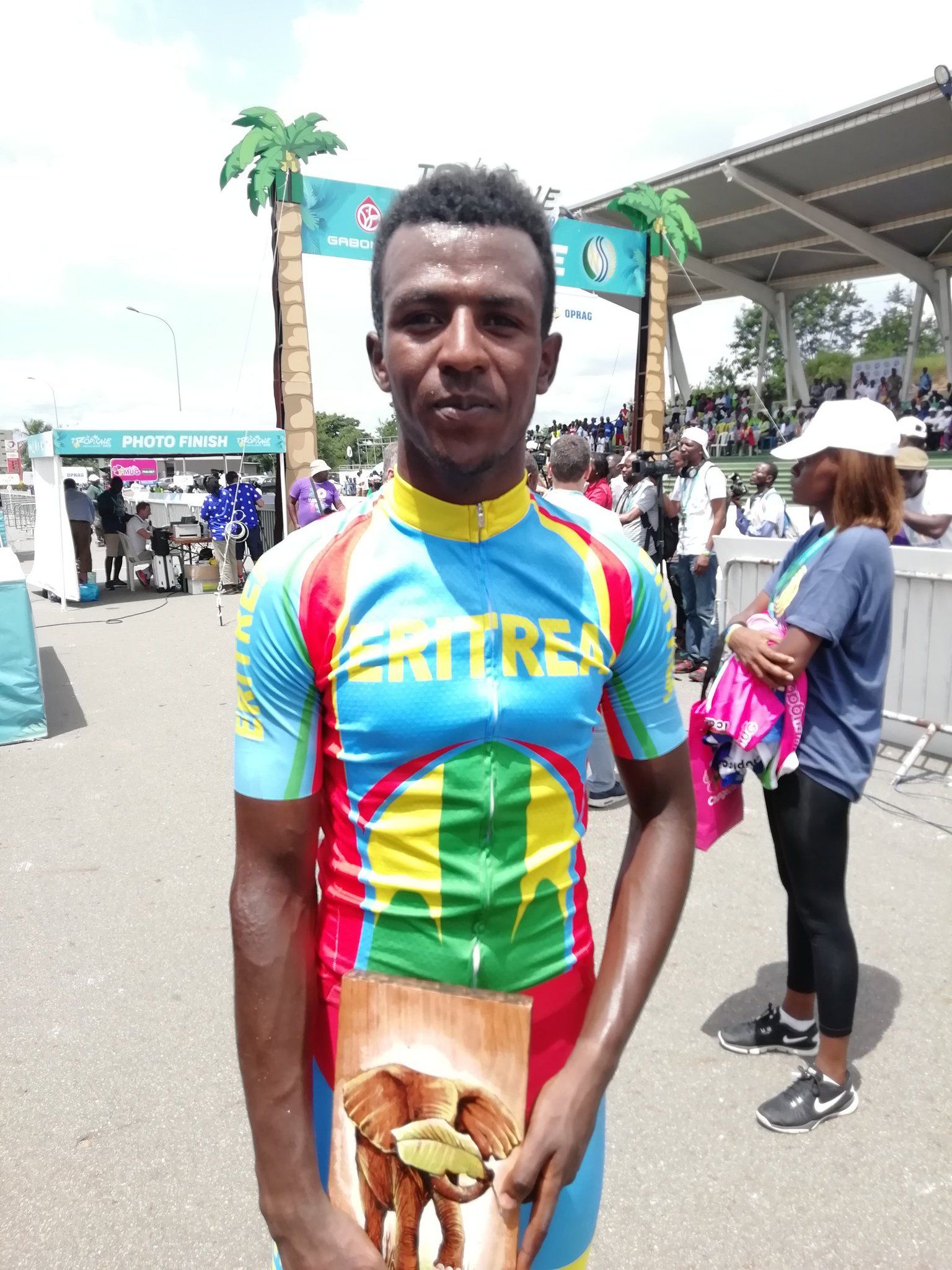 Biniam Girmay remporte la troisième étape de La Tropicale Amissa Bongo