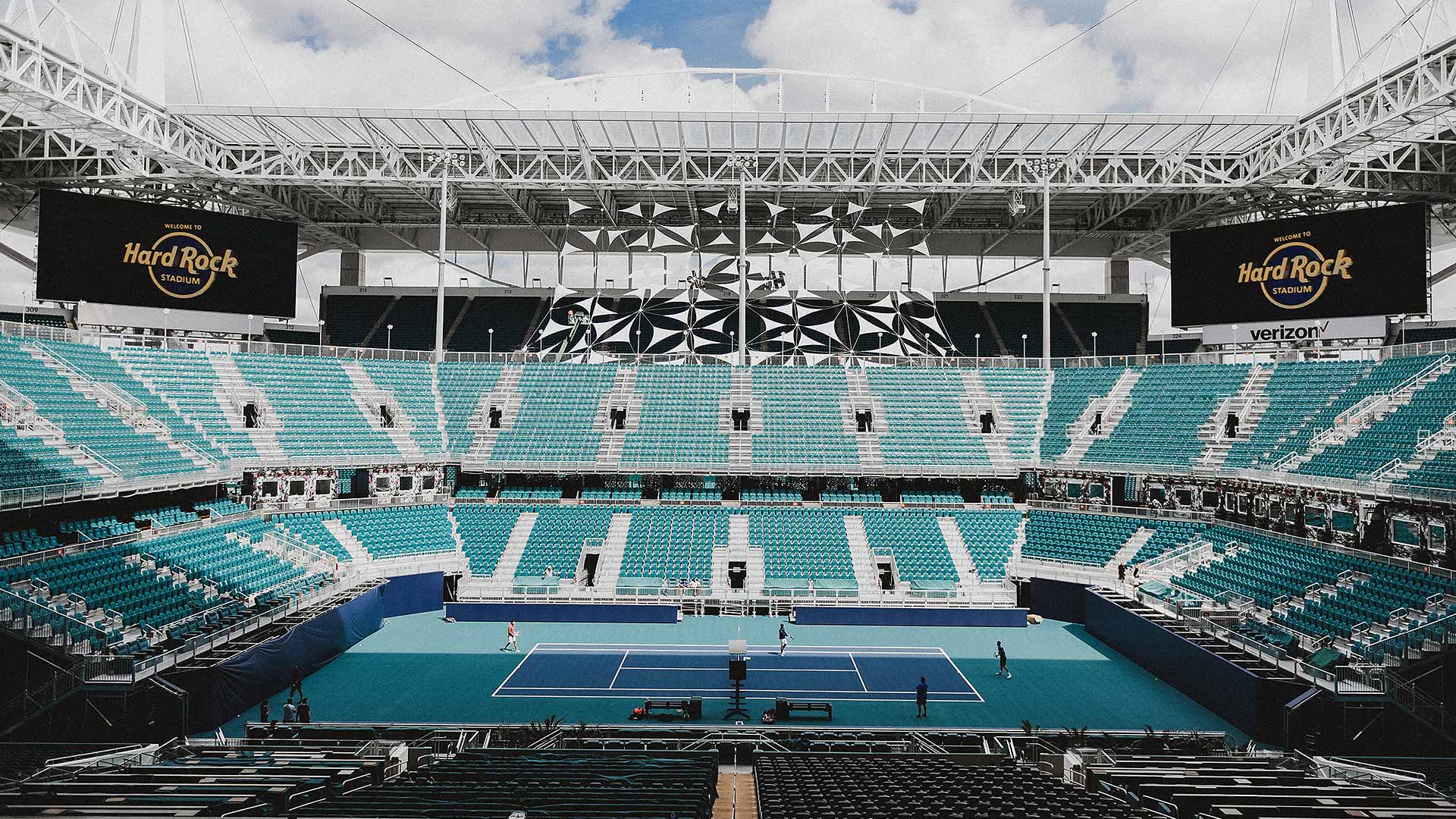 Tournoi de Miami : ça m’énerve… la course au gigantisme dans les stades de tennis !