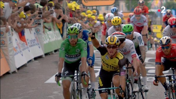 Dylan Groenewegen gagne en costaud à Chalon-sur-Saône