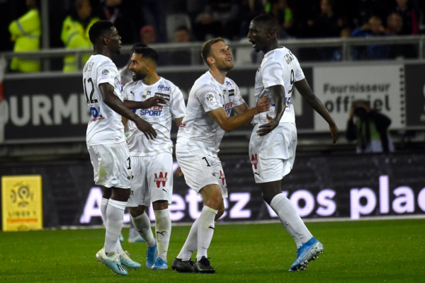 A 10 contre 11, Lille concède sa première défaite