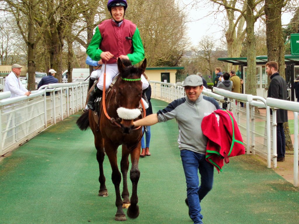 Cheval de course