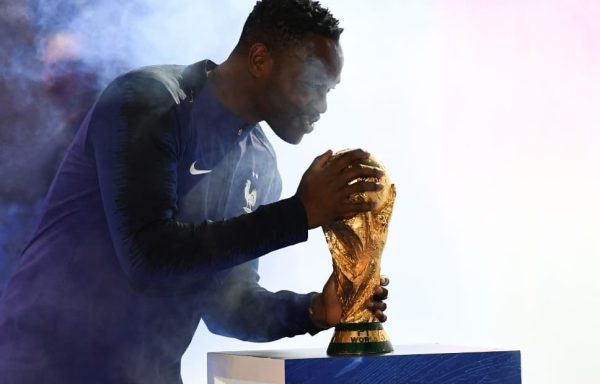 Mandanda : artiste star, carrière phénoménale