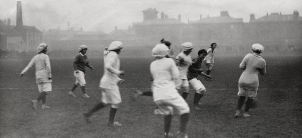 Les “Munitionnettes”, ou la naissance du football féminin anglais