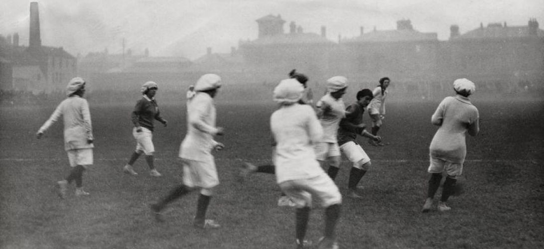 Les “Munitionnettes”, ou la naissance du football féminin anglais