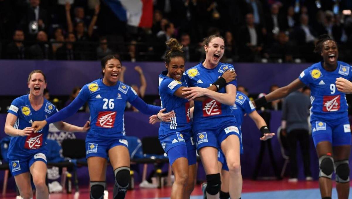 Les 50 moments de la décennie : Bleu(e)s de chauffe