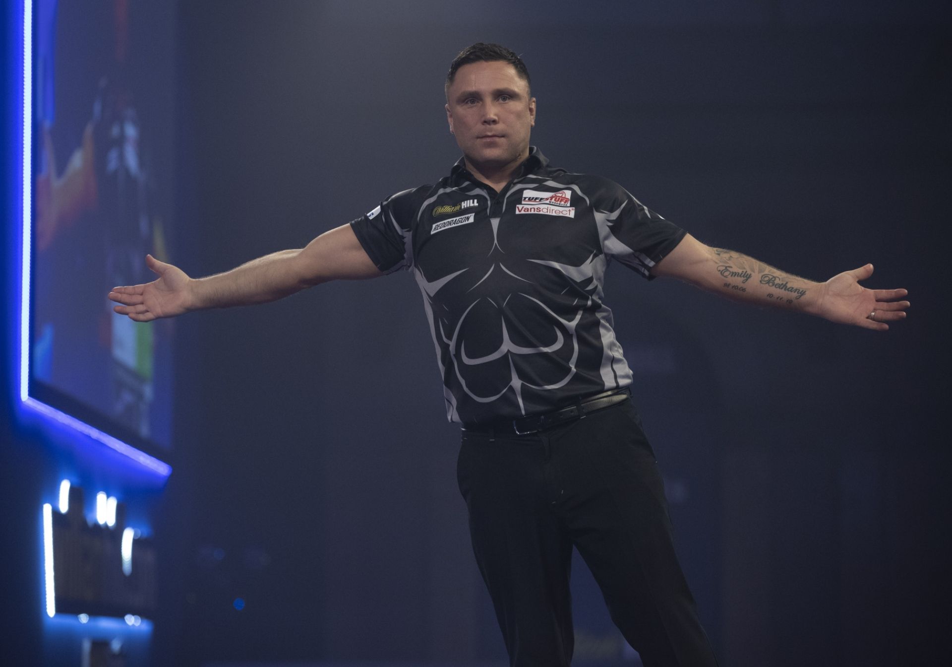 PDC World Championship 2021 : ça passe pour Price, pas pour Aspinall