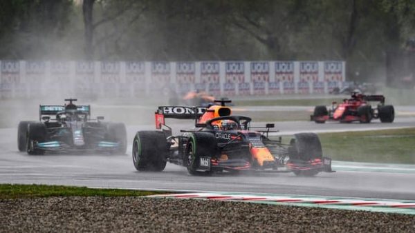 Verstappen danse sous la pluie à Imola