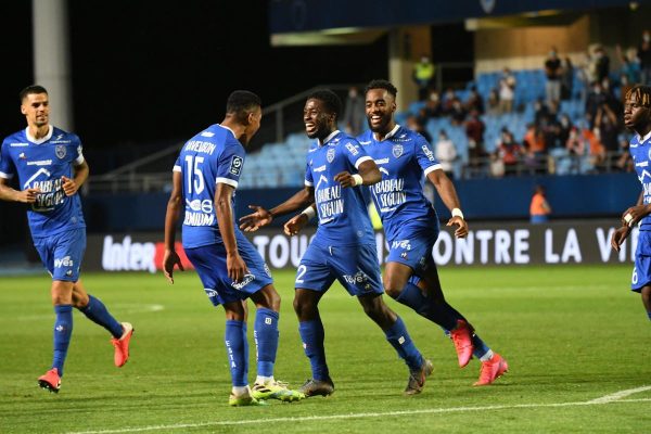 Football : qui pour monter en Ligue 1 ?