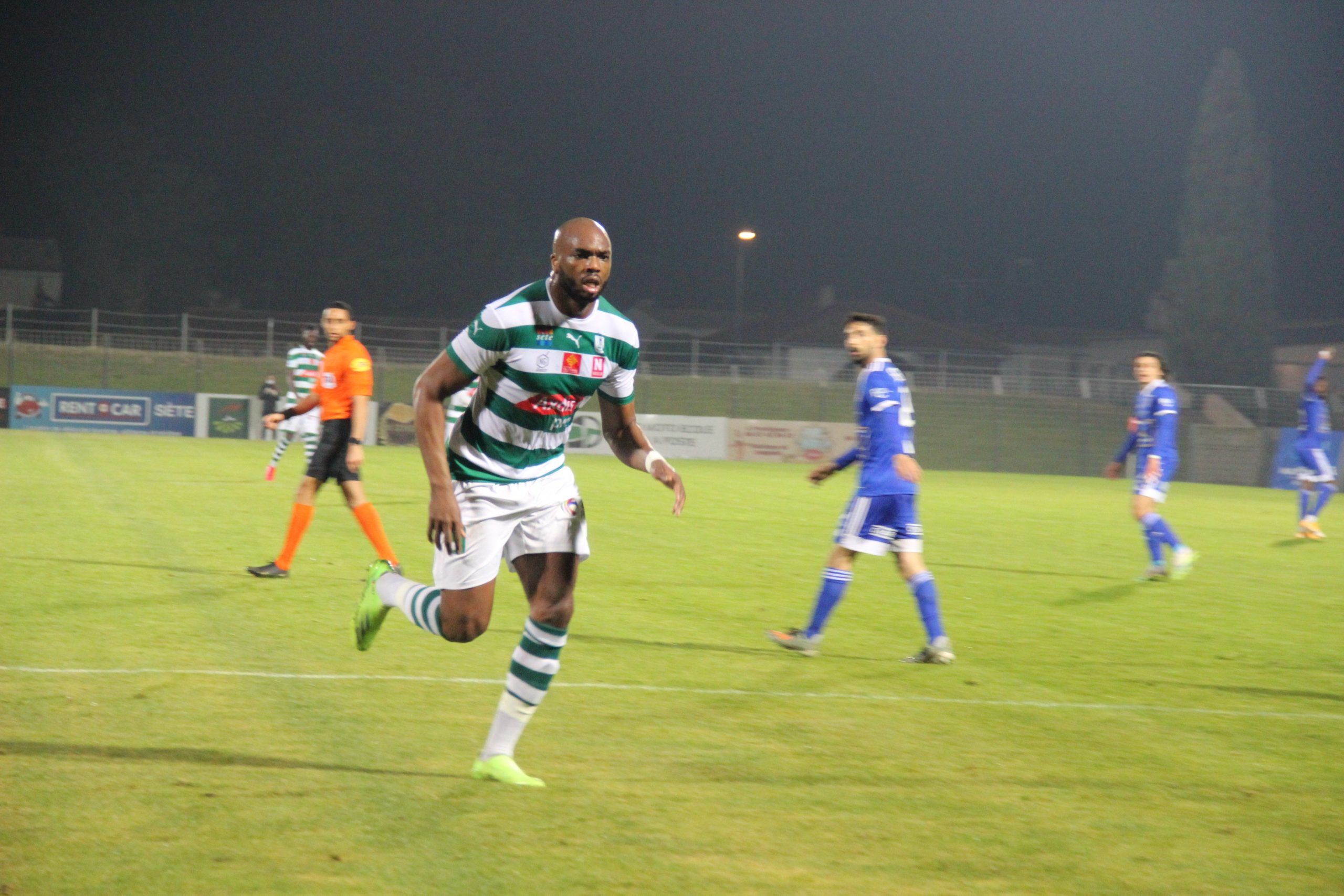 Kevin Tabué, buteur ce soir, lors du match opposant Sète et Villefranche
