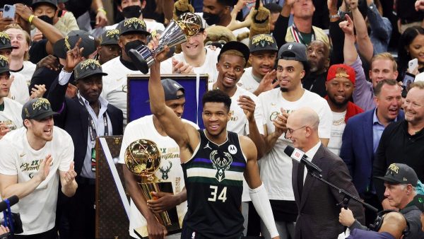 NBA Playoffs : les Bucks champions avec un Giánnis Antetokoúnmpo monstrueux
