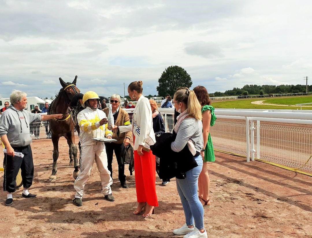 Inauguration d’une piste pour les trotteurs en compagnie de Miss France 2021