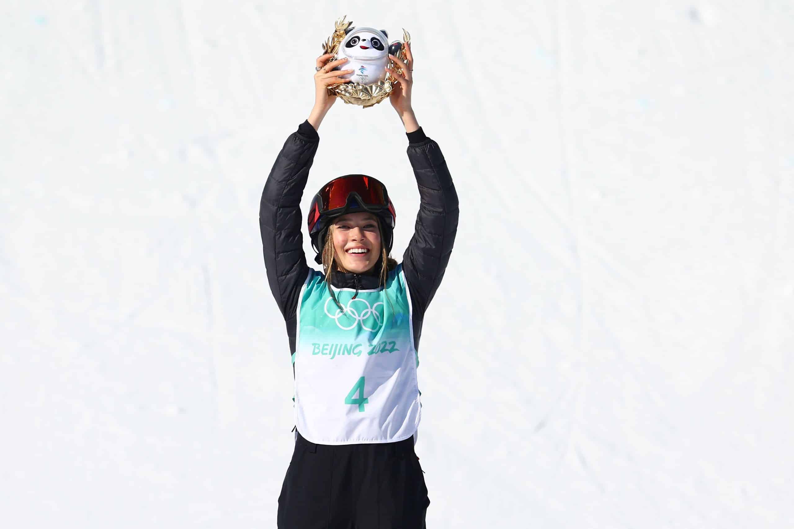 La Chinoise d’origine américaine Eileen Gu réussit le premier 1620 de sa carrière et décroche l’or olympique en big air freestyle.