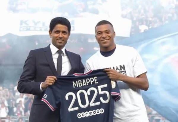 Kylian Mbappé prolonge au PSG et s’offre un triplé pour le dernier match de la saison