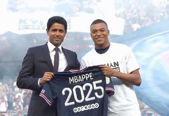 Kylian Mbappé prolonge au PSG et s’offre un triplé pour le dernier match de la saison