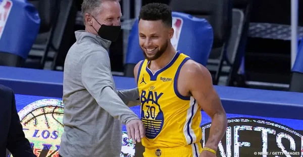 Stephen Curry obtient son diplôme universitaire de Davidson