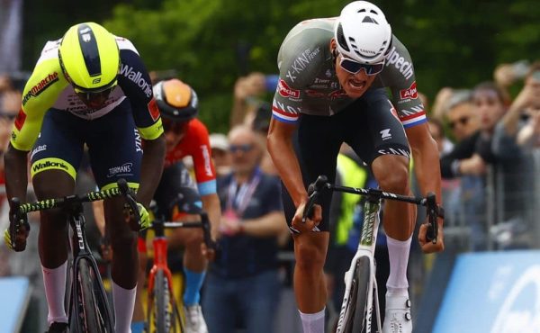 GIRO : Combien de temps en rose pour Van der Poel ? Ewan ? Yates en rose ?