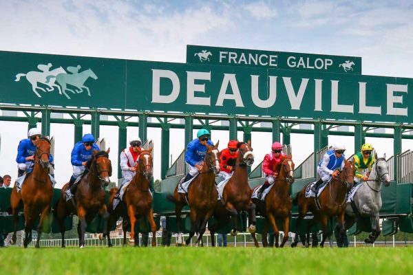 Pronostics Turf du 04/08/2022 : nos chevaux repérés pour Deauville (R1) et Saint-Malo (R2)