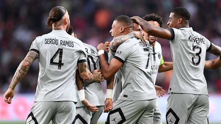 Paris est-il suffisamment armé?