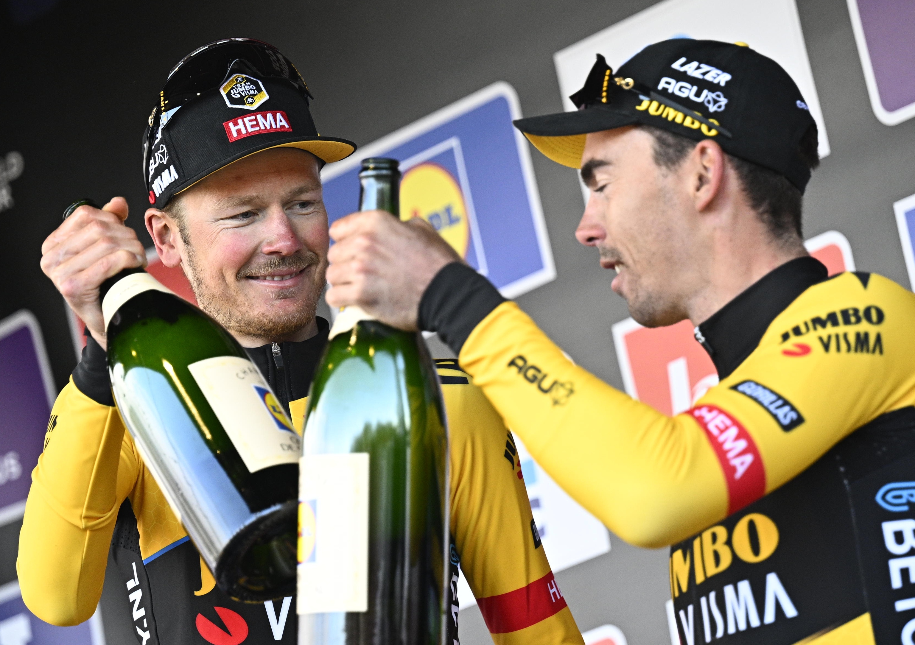 Dylan van Baarle remporte en solo l’Omloop Het Nieuwsblad.