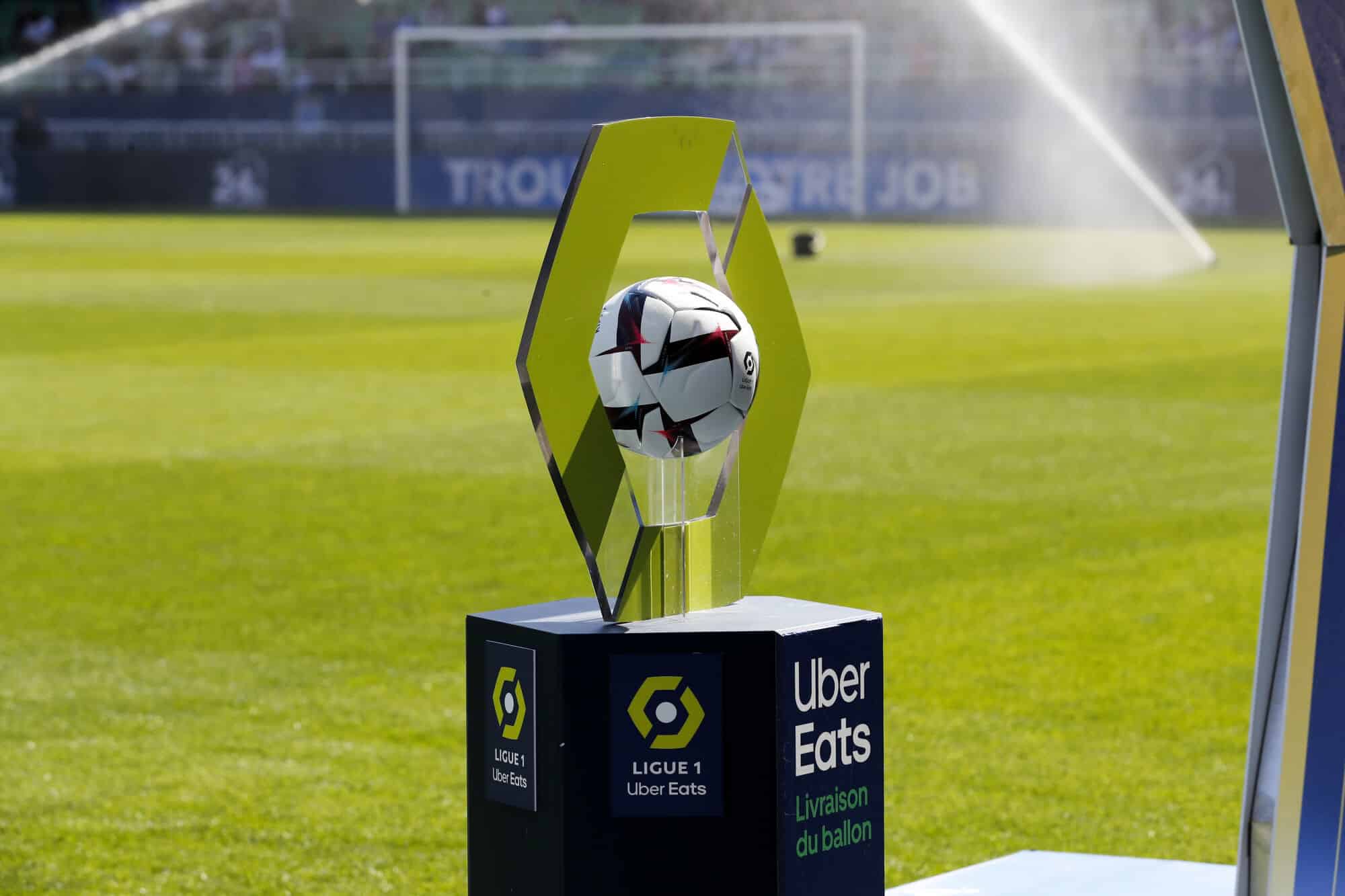 Un entraîneur de Ligue 1 envoie déjà son équipe en L2 !