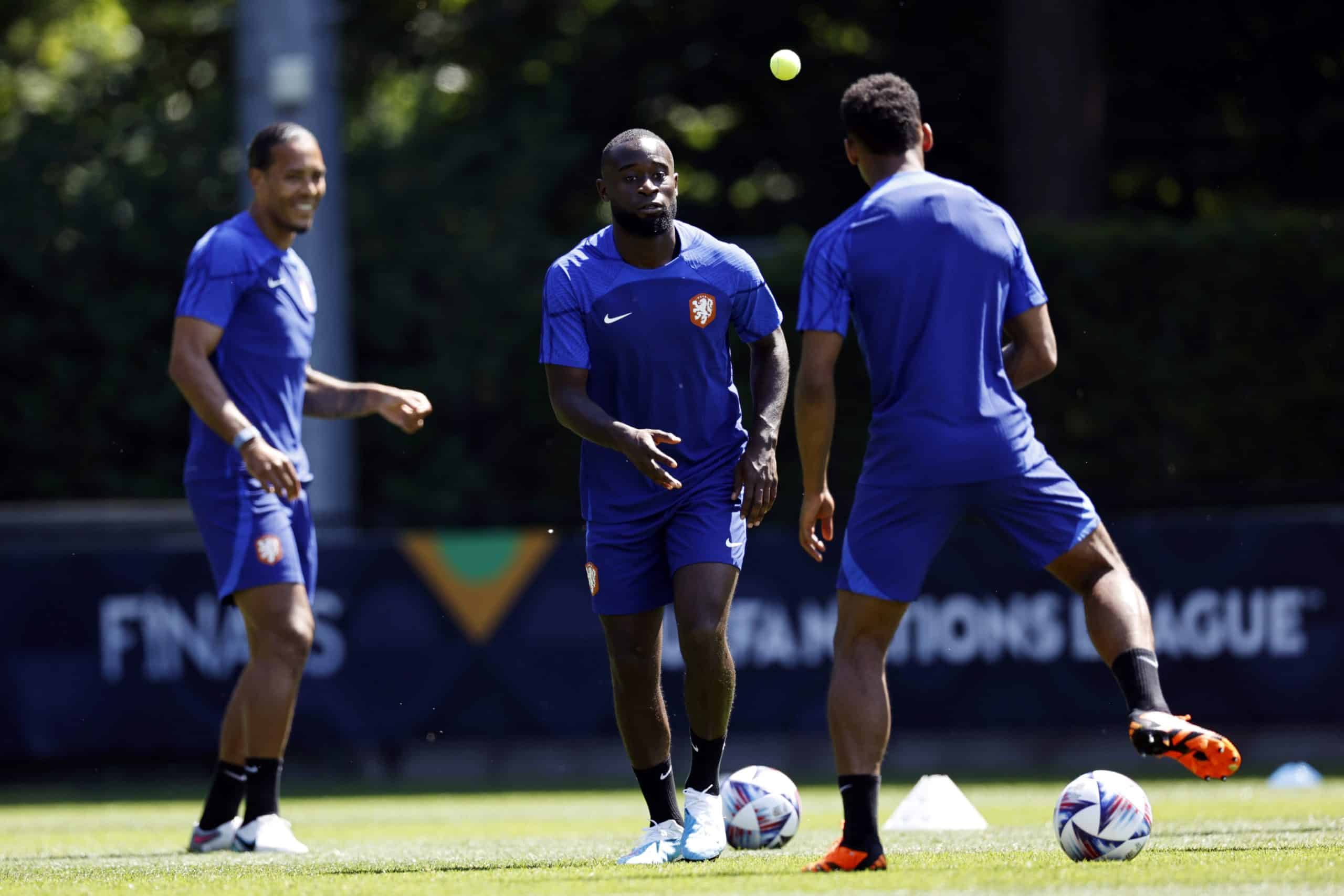 Mercato Bayern Munich : Un défenseur néerlandais pisté pour remplacer Pavard