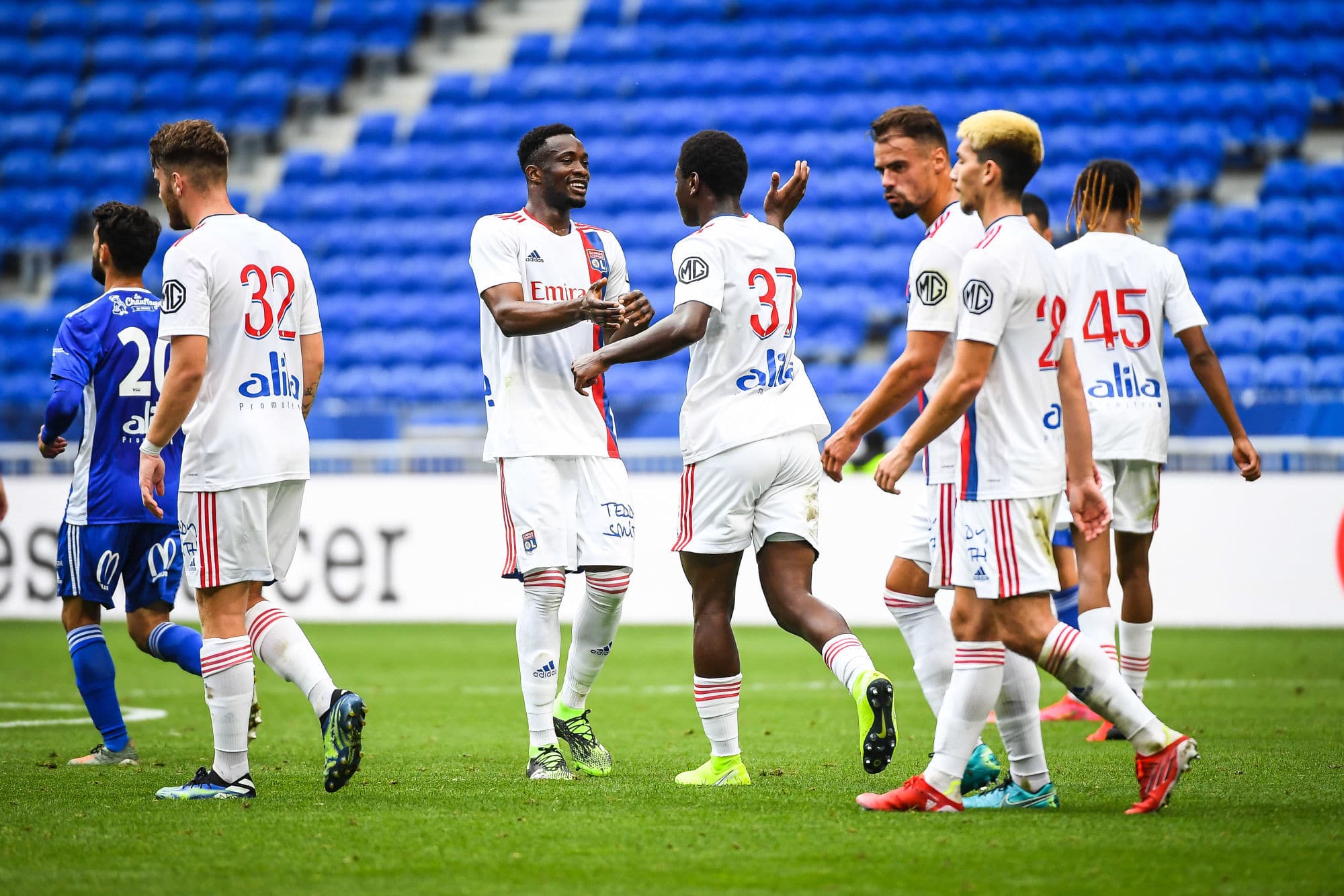 Mercato Laval : un ancien de l’OL pour renforcer le milieu de terrain