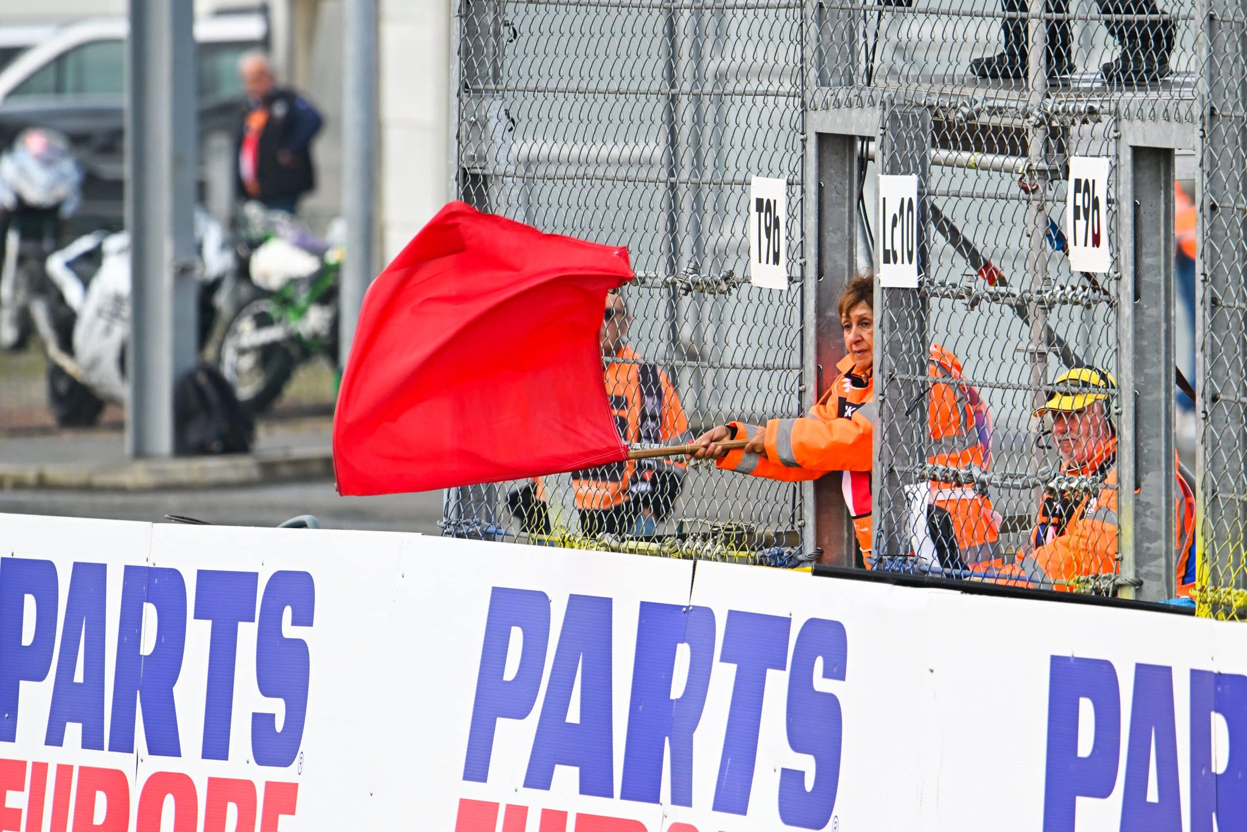 MotoGP : énorme accident au départ, drapeau rouge à Barcelone