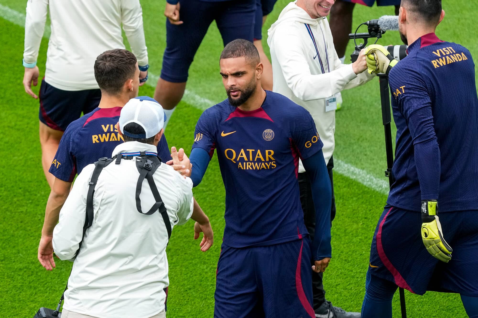PSG : deux ans et demi après, Layvin Kurzawa retrouve le terrain sous les sifflets