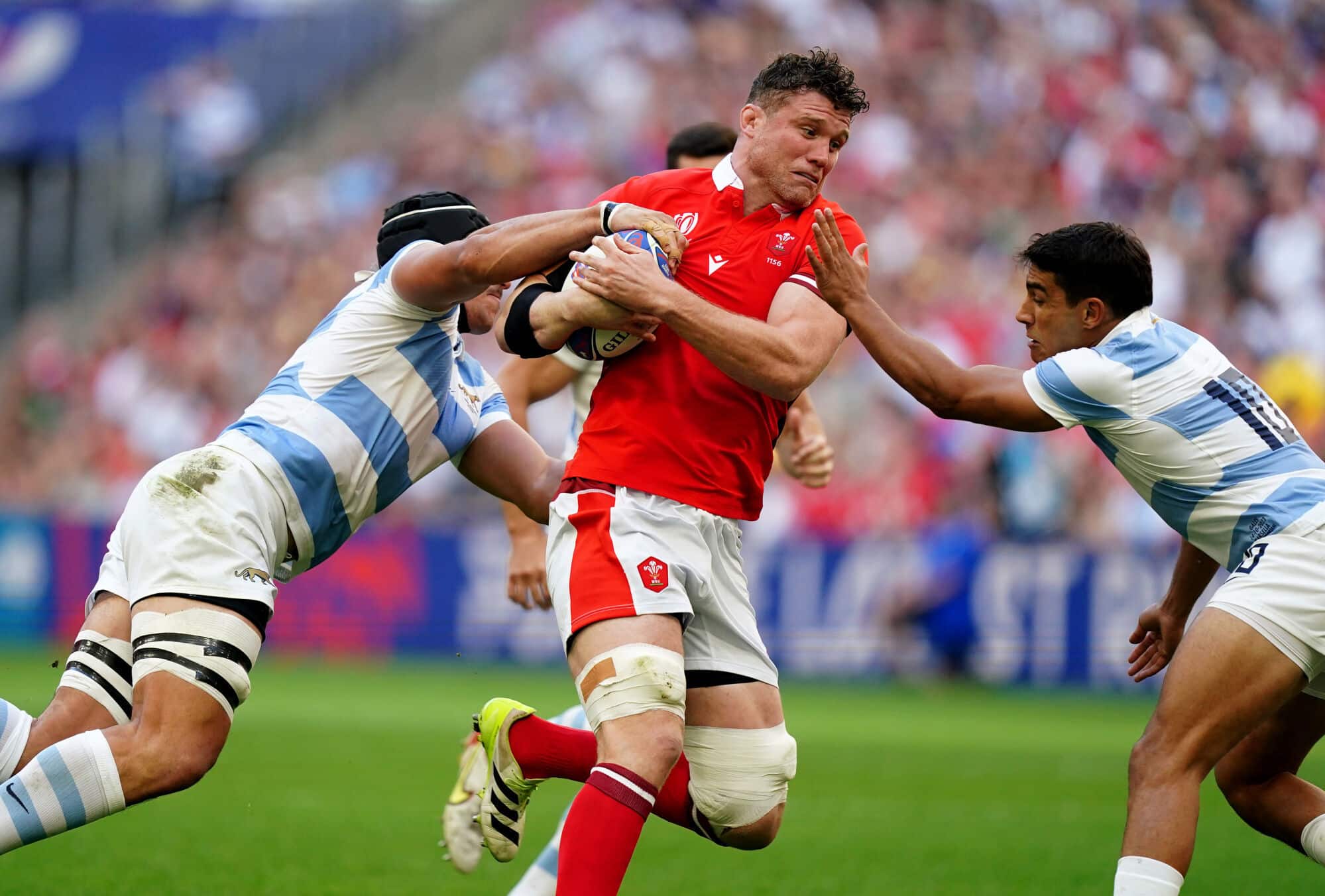 Coupe du monde 2023 : “des maillots de wish”, un arbitre blessé, la toile s’enflamme sur le début de match fou entre le pays de Galles et l’Argentine !