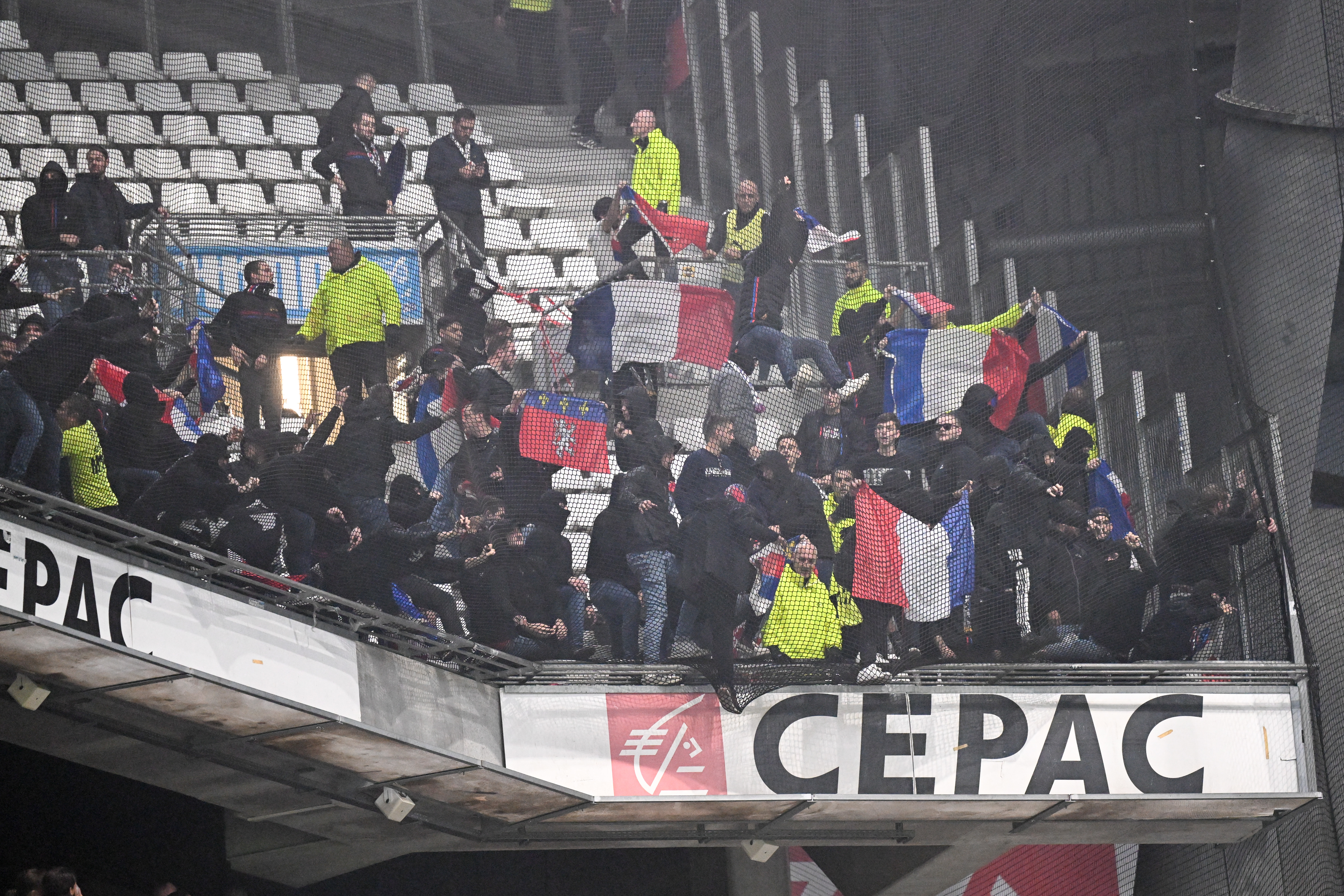 OM-OL : « C’est de la folie », la presse italienne choquée après les incidents