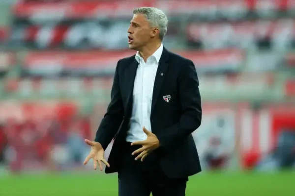 Une nouvelle légende rejoint les Émirats Arabes Unis (Officiel)