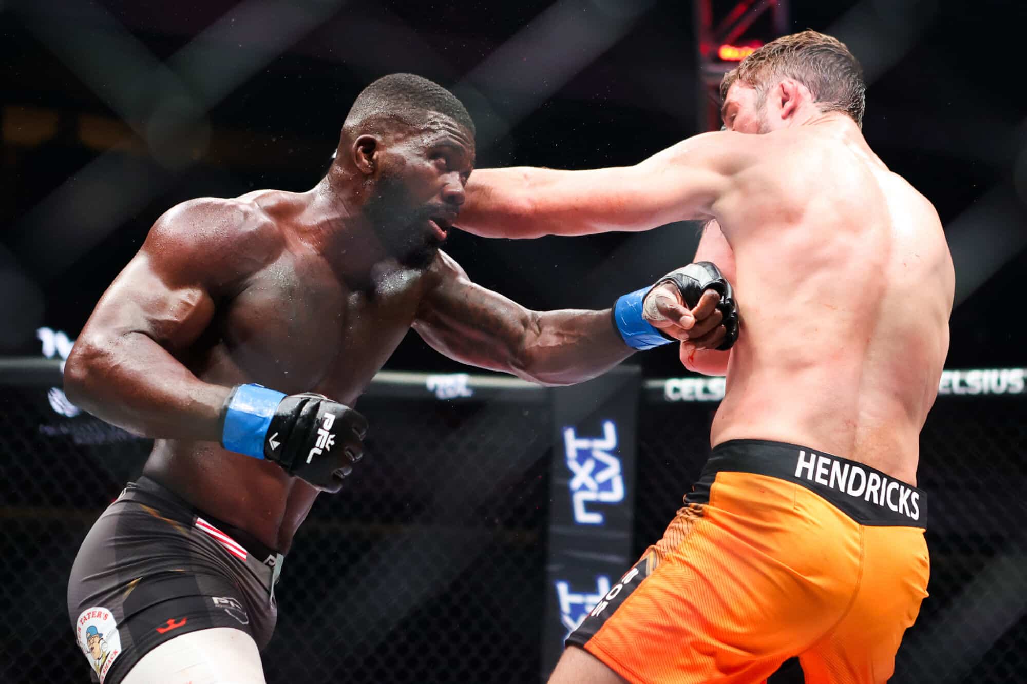 MMA : un indésirable de l’UFC devient millionnaire… à la PFL !