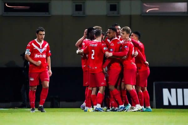 Un supporter de Valenciennes (Ligue 2) frappé par un…. joueur !