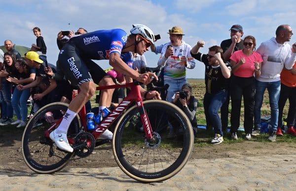 Paris-Roubaix 2024 : où voir les coureurs sur le parcours ?