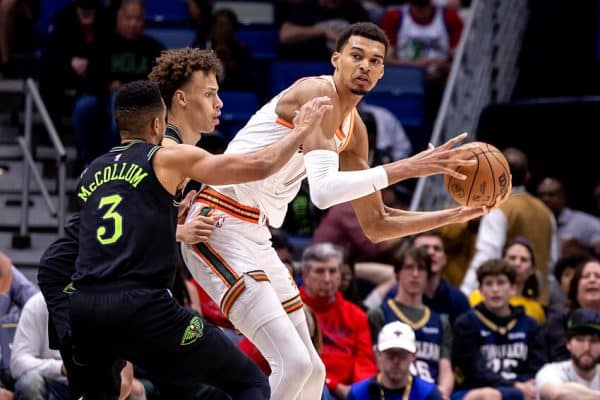 NBA : un Wembanyama de feu guide les Spurs à la victoire contre les Pelicans (Vidéo)