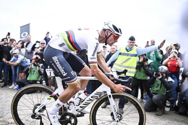 Paris-Roubaix : Mathieu Van der Poel victime d’un geste odieux ! (Vidéo)