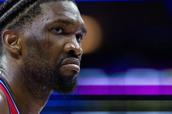 NBA : La colère noire de Joel Embiid envers l’arbitrage
