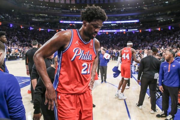 NBA : Le genou de Joël Embiid inquiète