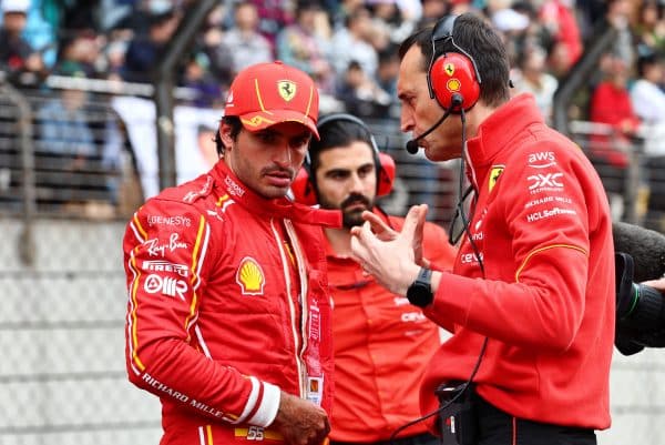 F1 : poussé vers la sortie par Hamilton, Sainz face à un choix cornélien