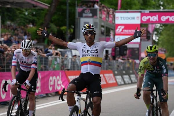 Etape 1 du Giro 2024 – Classement et résultat : Pogacar met le feu, Narvaez s’impose !