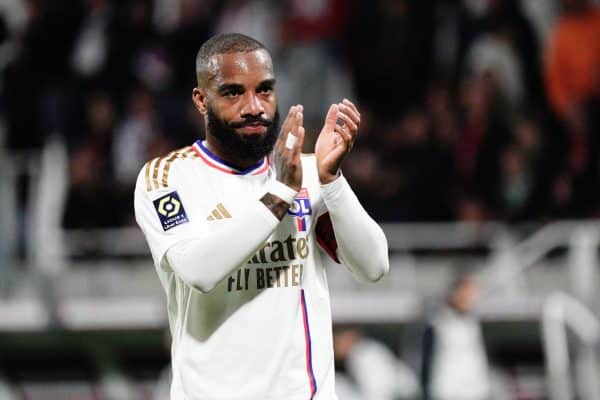 Mercato OL : Un club propose un improbable échange pour s’offrir Lacazette