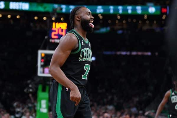 NBA : Jaylen Brown dépose un dunk monumental en finale ! (vidéo)