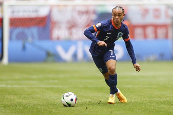 Mercato PSG : un ex-international néerlandais sème le doute sur l’avenir de Xavi Simons