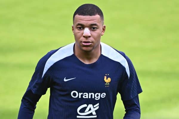 Euro 2024 : Deschamps évoque une titularisation de Mbappé
