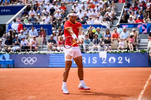 JO 2024 : Après une grosse bataille, Nadal rejoint Djokovic en 16e !