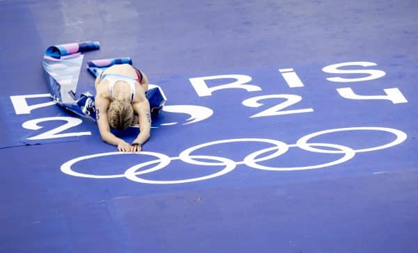 JO 2024 : Énorme, Cassandre Beaugrand rentre dans l’histoire et remporte la médaille d’or en triathlon