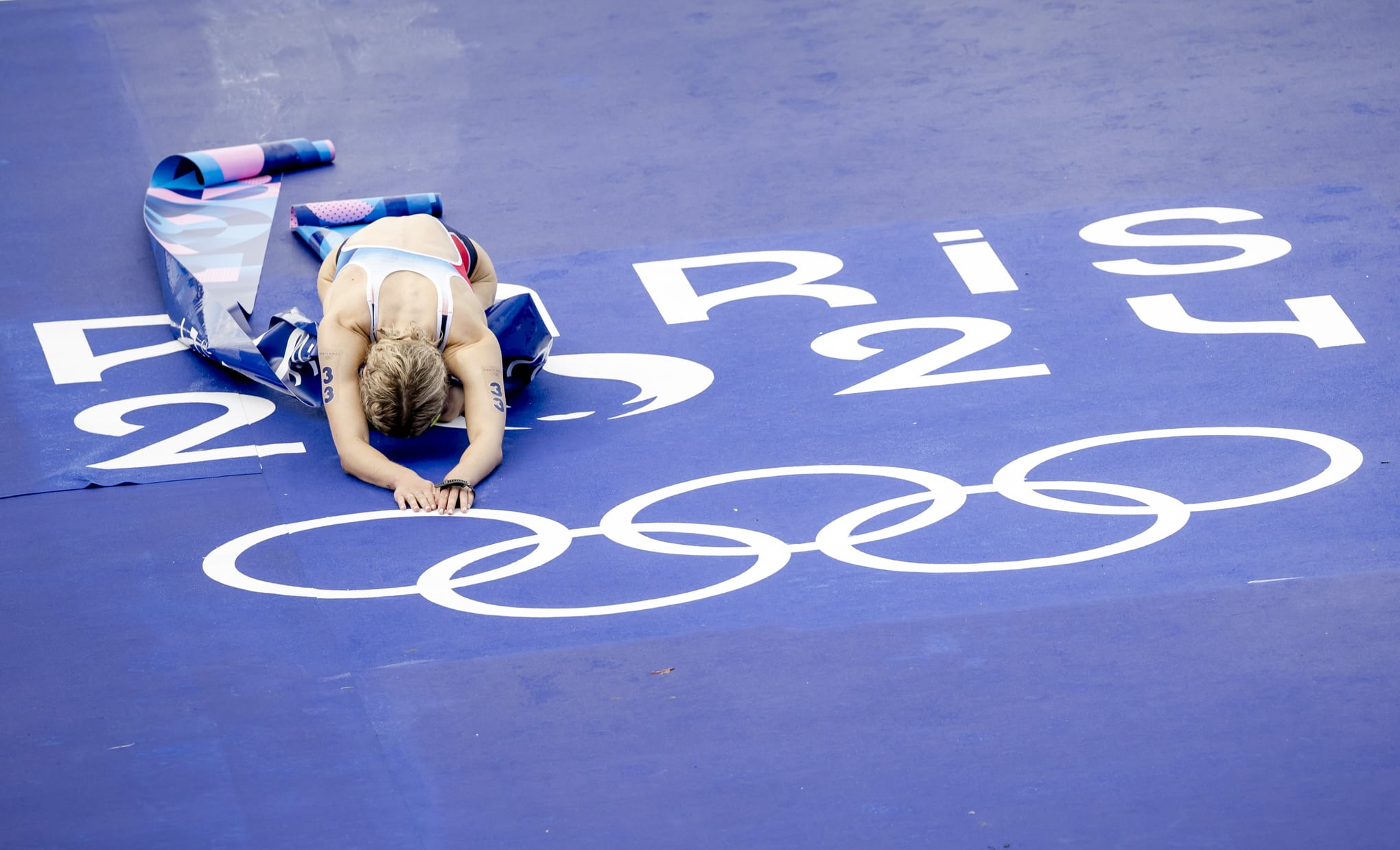 JO 2024 : Énorme, Cassandre Beaugrand rentre dans l’histoire et remporte la médaille d’or en triathlon