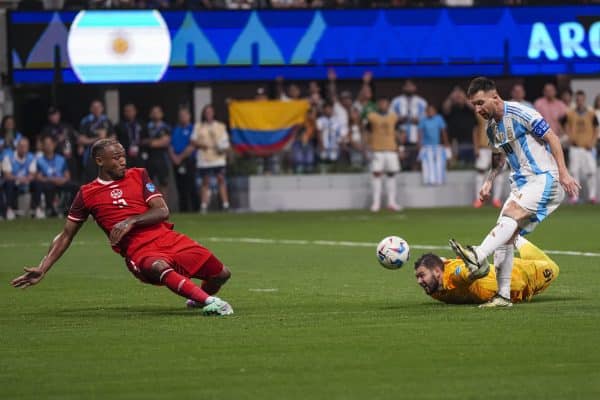 Mercato OM : De Zerbi tient le nouveau remplaçant de Mbemba