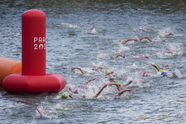 JO 2024 : Une triathlète hospitalisée après avoir nagée dans la Seine !