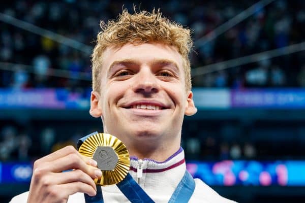 JO 2024 : “Il peut rivaliser avec Phelps”, Léon Marchand encensé par un porte-drapeau